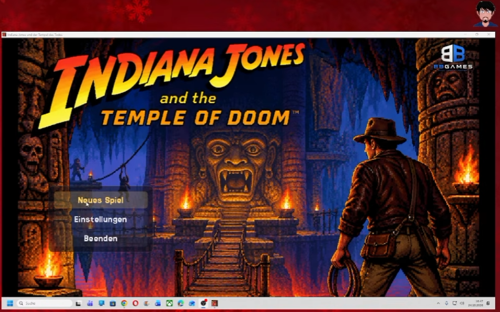 Screenshot des Fan-Adventures „Indiana Jones and the Temple of Doom – Unofficial“ mit dem Hauptmenü vor einem pixeligen Tempelinneren. Indiana Jones steht mit Peitsche vor einem steinernen Tempelportal, das von Fackeln beleuchtet wird.